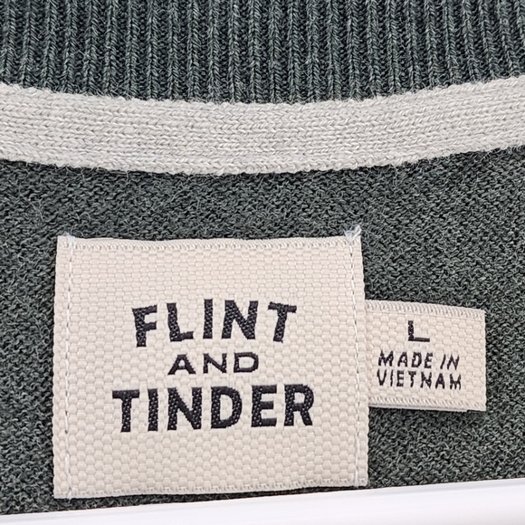 Flint and Tinder Men's Classic Merino Wool Blend Dark Green Crew Neck Sweater - Picture 5 of 7